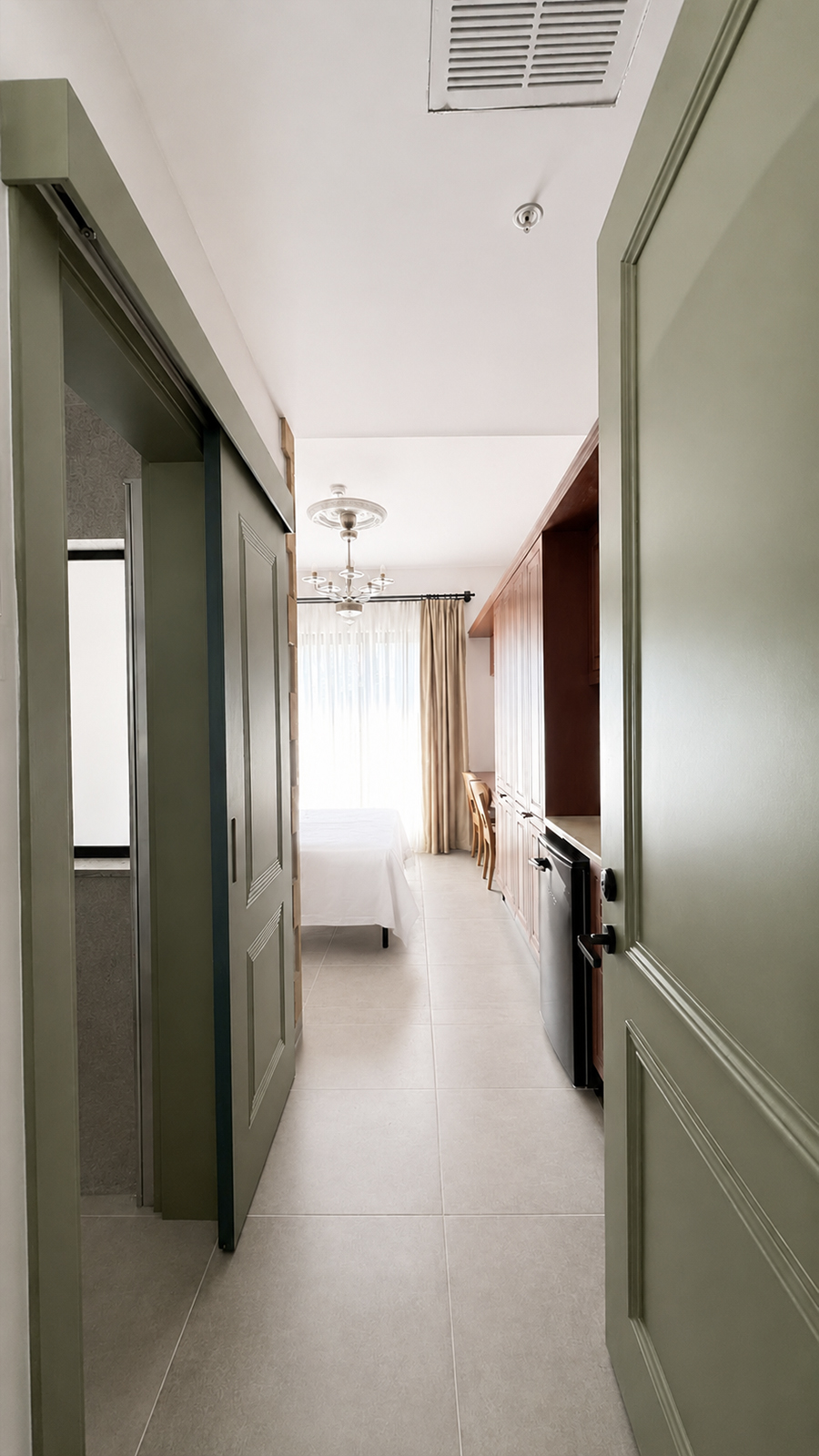 Kıbrıs Konağı Double Room oda girişi ve genel görünüm